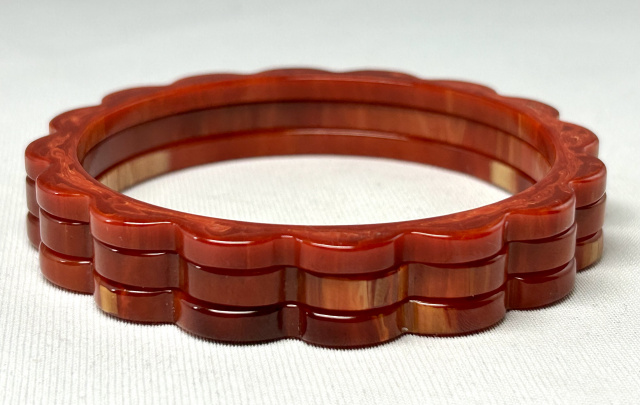 BS53 marbled paprika bakelite daisy spacer bangles